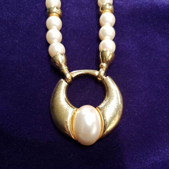 Vintage Napier Signed Faux Pearl and Gold Tone Beaded Pendant Necklace - Picture 6 of 12